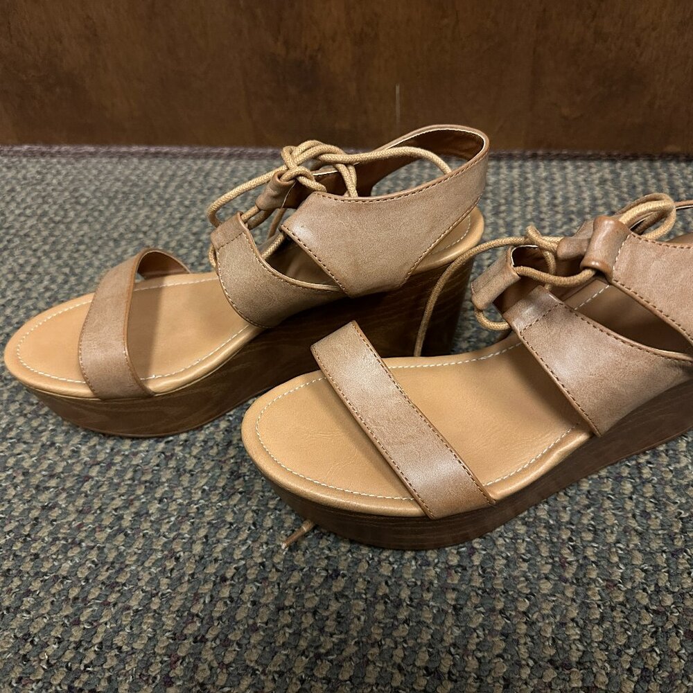 Rocket Dog Tan Wedges - Size 9